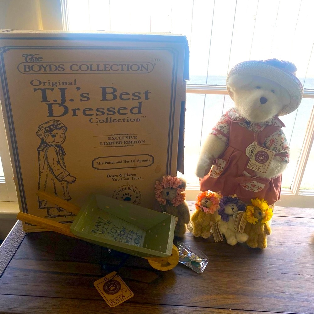 Boyd’s Bear Collection-MRS. POTTER & HER LIL' SPROUTS-QVC EXCLUSIVE #99876V